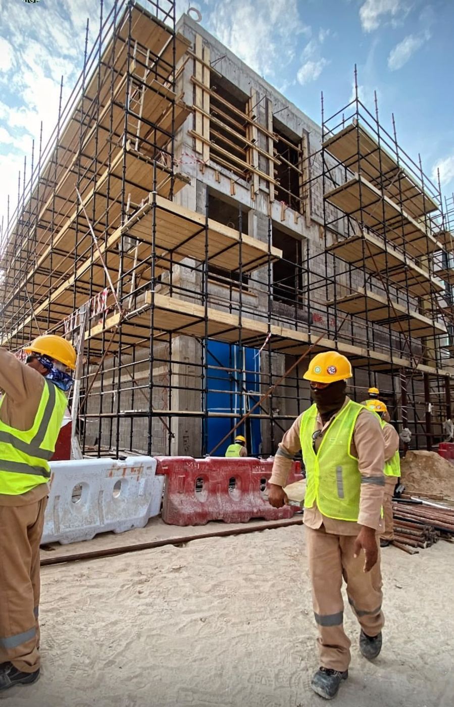 Crew mobilized · scaffold & formwork